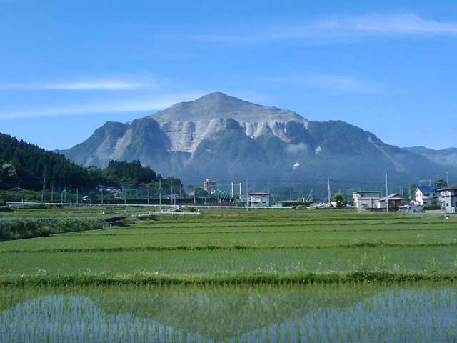 武甲山をはじめ石灰岩の山々が連なる秩父山地は、南洋のサンゴ礁だった！