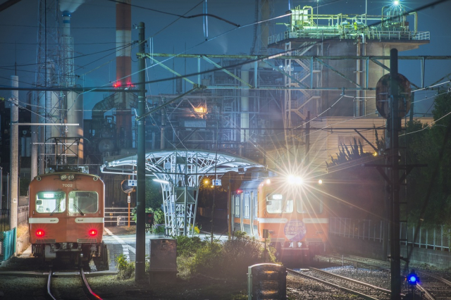 岳南電車は貨物輸送に代わり「夜景」で沿線の製紙工場とともに生きる