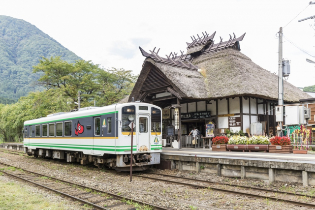 会津鉄道会津線は東京・浅草から特急が直通！トロッコ列車も走る