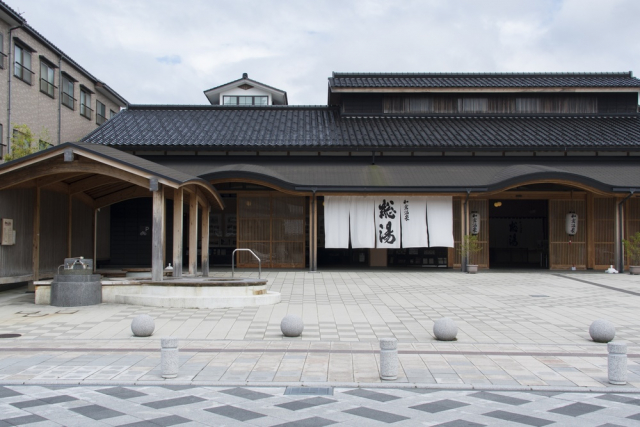和倉温泉の歴史と日本一の宿「加賀屋」～前田家も惚れ込んだ名湯～
