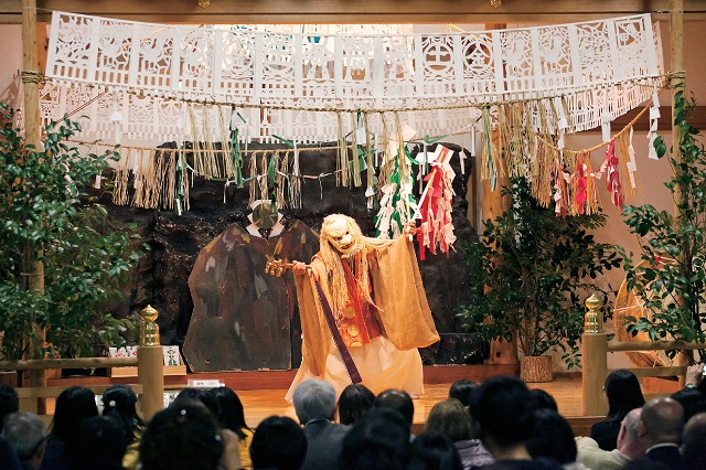 高千穂の夜神楽を解説。見物スタイルから毎日開催の神楽もご紹介