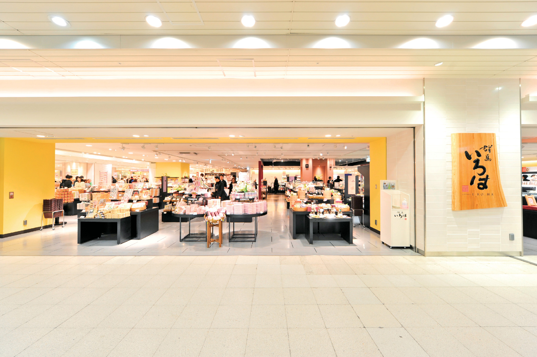 群馬 お土産選びにぴったり 高崎駅構内の 群馬いろは まっぷるトラベルガイド