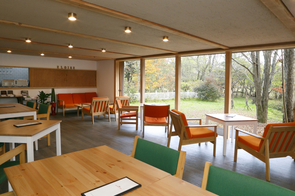 軽井沢のおすすめ森のカフェ 輝くグリーンに癒やされよう まっぷるトラベルガイド