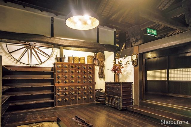 【東京・秋川渓谷×森の一軒家カフェ&レストラン】秋川渓谷を目の前に望む「黒茶屋」