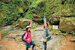 【東京・御岳山×ハイキング】マイナスイオンたっぷり「七代の滝」