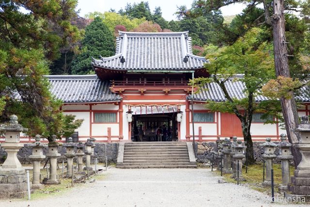 静かにたたずむ東大寺の鎮守社 手向山八幡宮
