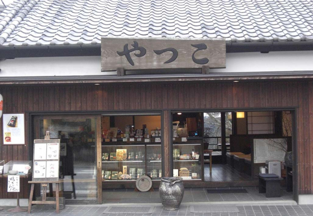 【柿の葉寿司はどこが一番美味しいの?】ていねいな手仕事による手軽な一口寿司「柿の葉寿司 やっこ」