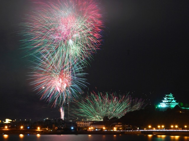 全国のおすすめ花火大会 年版 打ち上げ数 開催日 人出など情報満載 まっぷるトラベルガイド