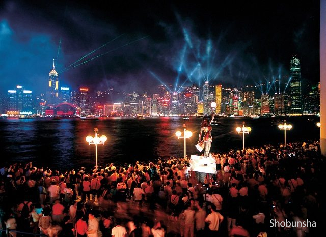 世界屈指の光のショー おすすめ香港夜景スポット 楽しみ方 まっぷるトラベルガイド