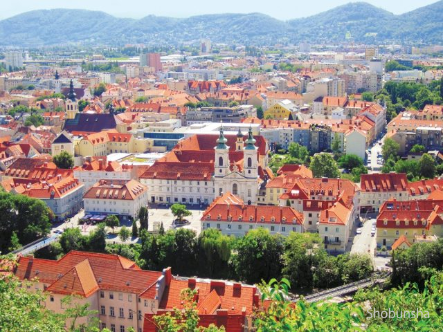 オーストリア グラーツ 城山の上から見渡す世界遺産の街 まっぷるトラベルガイド