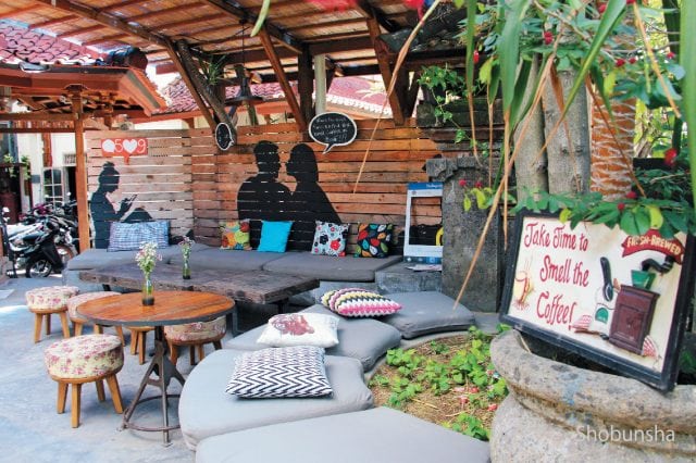 バリ島 おすすめカフェ 買い物途中に立ち寄りたい まっぷるトラベルガイド
