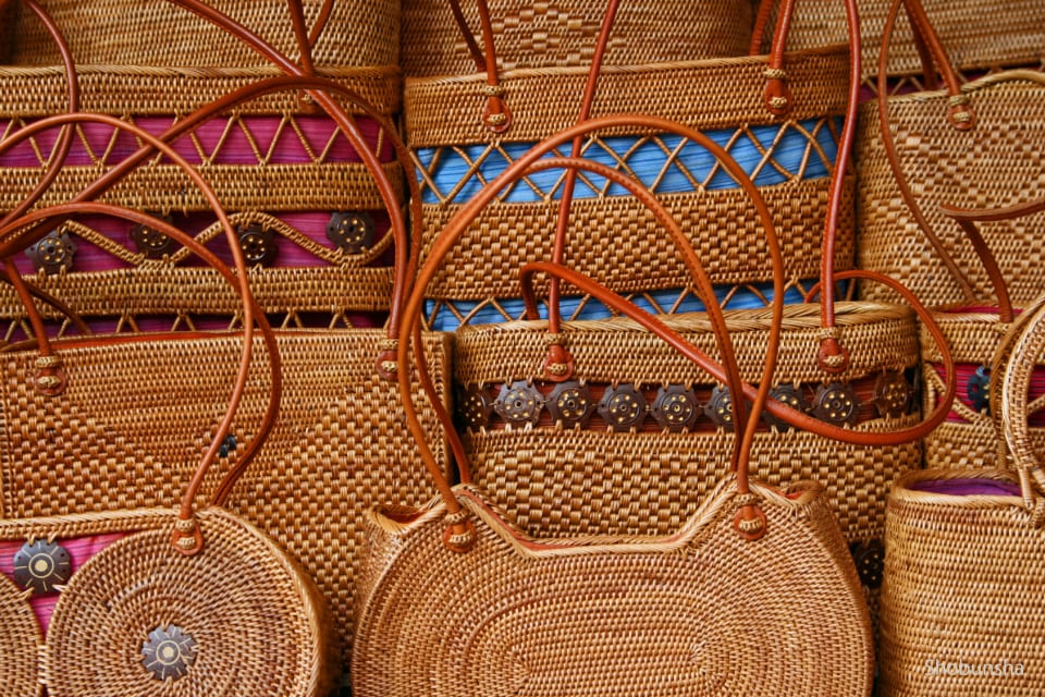 バリ島　芸品　ハンドメイド　アート ワイヤーアート サクっと作った羊(1枚目)と、本気で作った羊(2枚