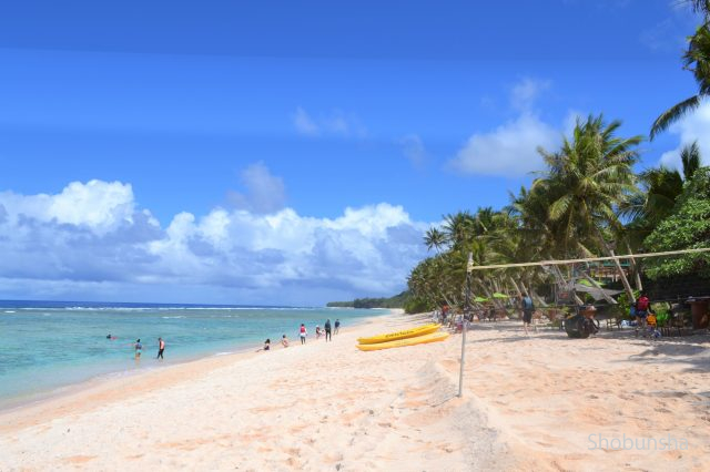 グアム 綺麗なプライベートビーチでのんびり海水浴 ココパームガーデンビーチ まっぷるトラベルガイド
