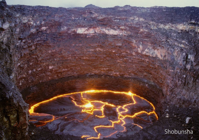 マグマの力を近くで感じられる世界の火山 まっぷるトラベルガイド