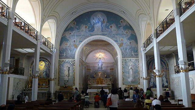 640px-Chapelle_de_la_rue_du_Bac_2009-08-07_n5