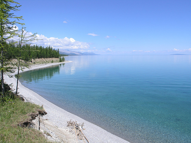 驚異的な透明度を誇る世界の湖 まっぷるトラベルガイド