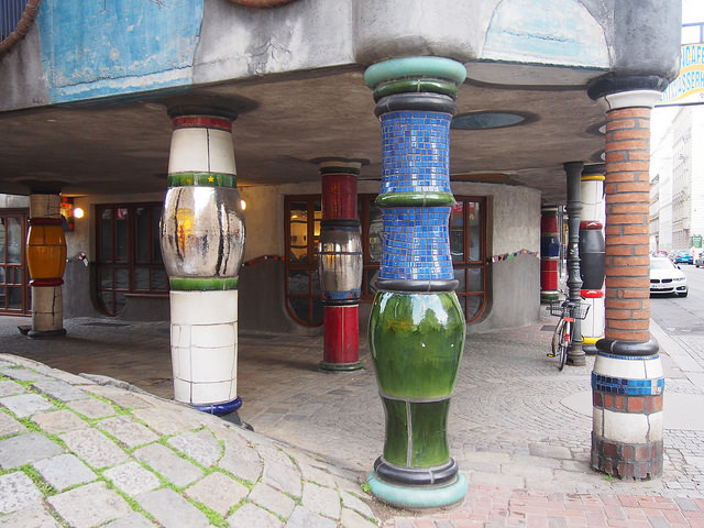 15481985653_80518a42a2_z