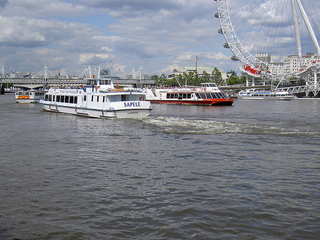 1225889682_392503786c_z