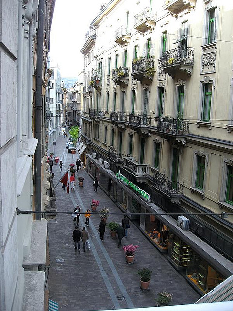 2426745319_efc5cacbda_z