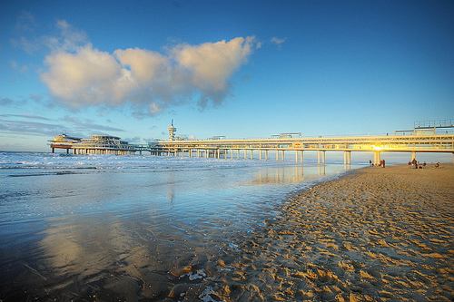 2190670074_a64f075314_z