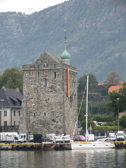 15001888777_c2600fa98d_z