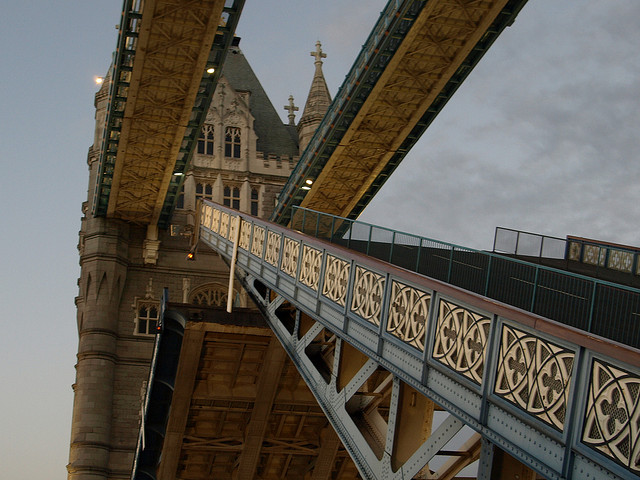 2327793664_a1a4da2809_z