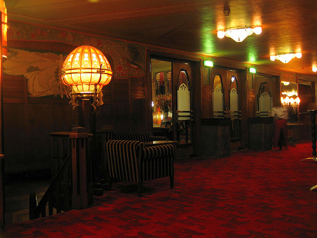 1880372822_6b9d47cc55_z