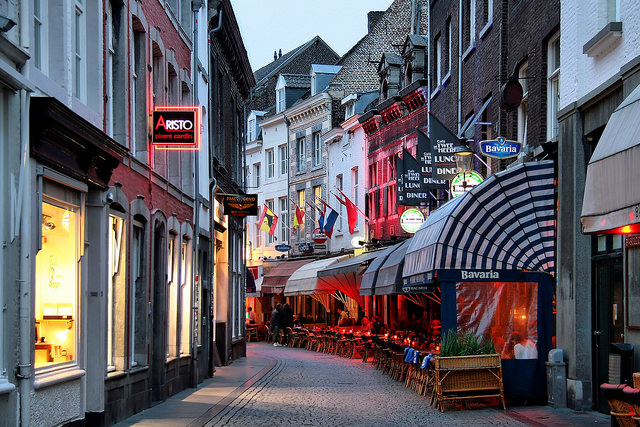 17065970965_0be9ab52f6_z