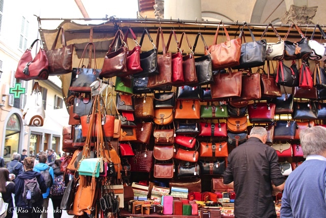 フィレンツェの下町マーケット散策 お洒落なファッション雑貨をゲット まっぷるトラベルガイド